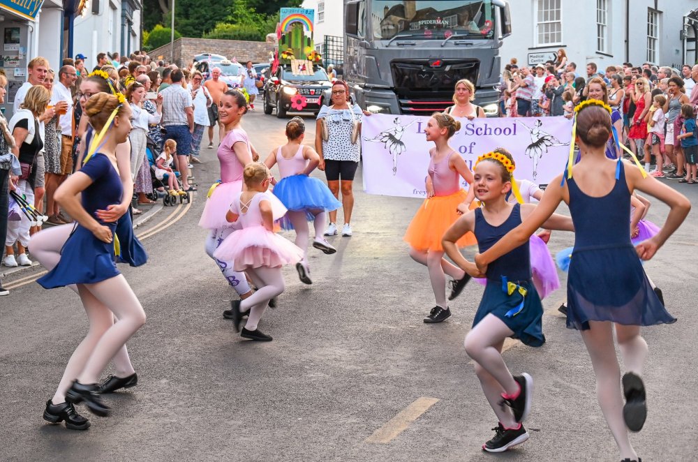 CarnivalLSBProcession3